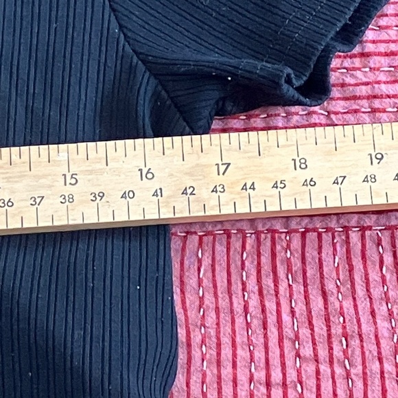 MINKPINK (teen/ women’s size medium / see photos for dimensions) Ribbed Crop Top - Picture 5 of 13